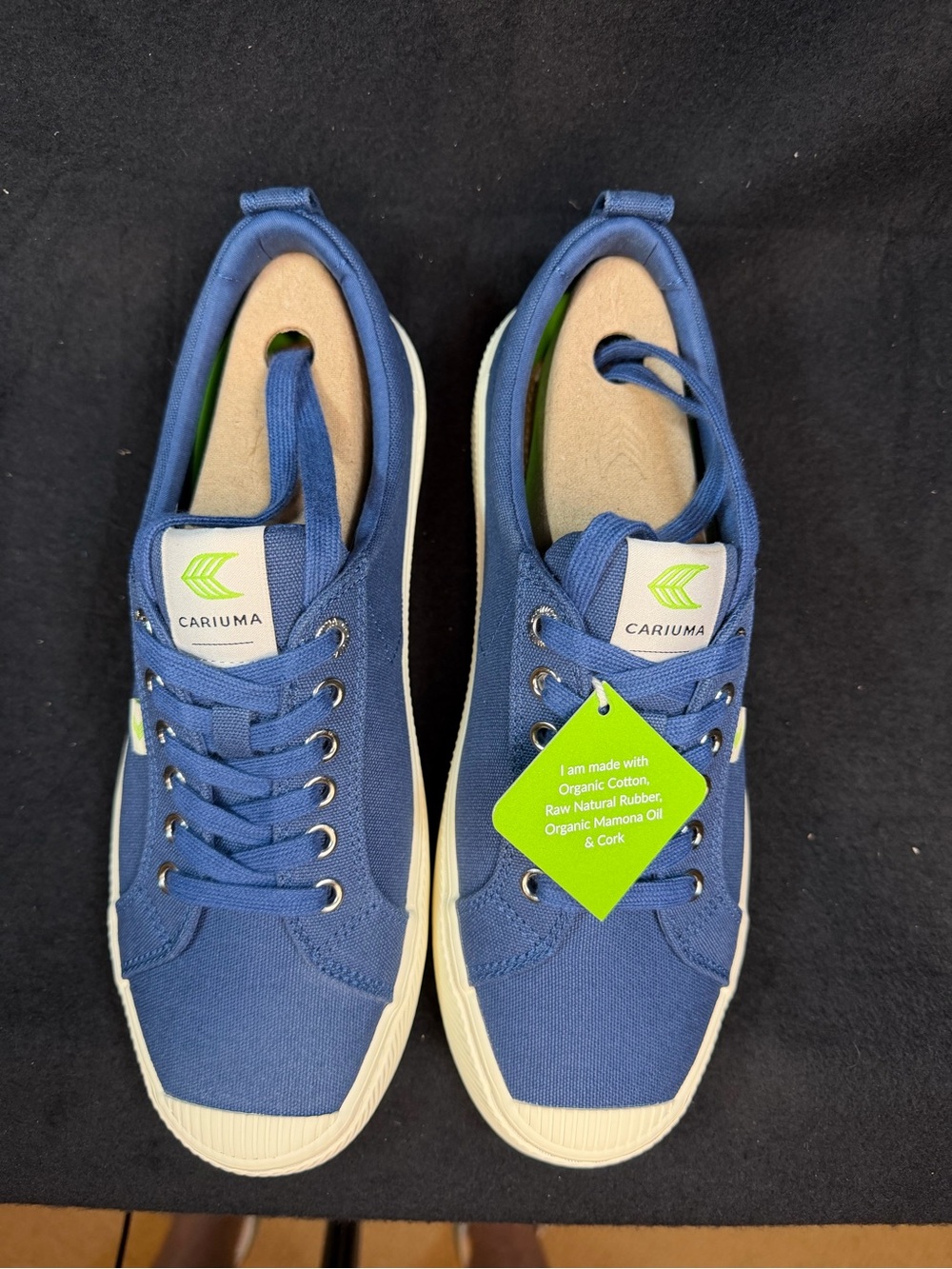 Cariuma Men’s Navy Blue Canvas Low-Top Sneakers men’s 9, ladies 10.5